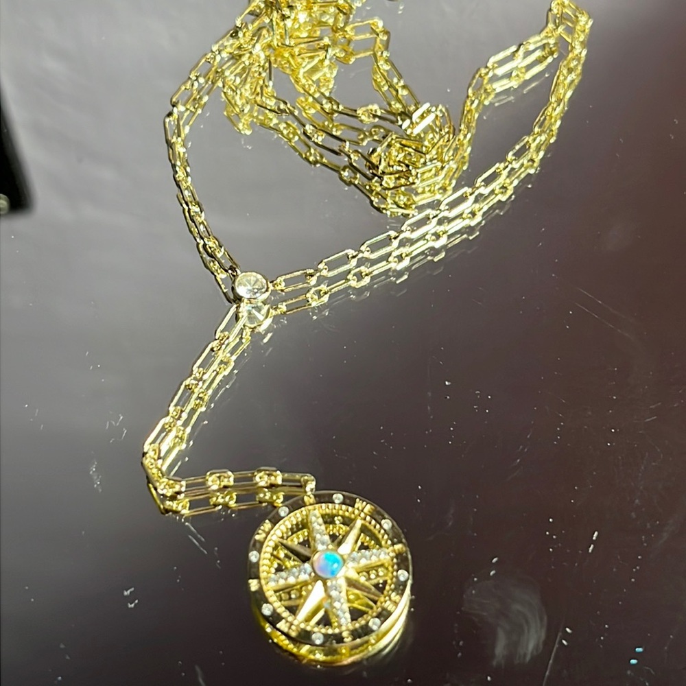 COMPASS CHAIN NECKLACE